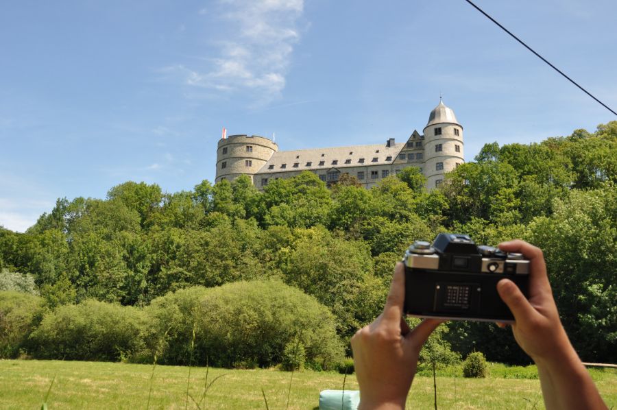 Die Wewelsburg von den Almewiesen.